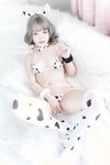 極品網紅美少女嫩妹草莓味的奈奈兔罕露臉高價24套-NO.021 奶牛 [34P+3V]