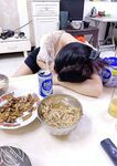 海角社區小叔亂倫 強搞喝醉酒的反差婊新婚嫂子 居然是個極品白虎嫩穴強行插入徹底佔有她從反抗到享受