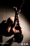新束縛藝術色影唯美私拍 把極品女神捆綁成粽子 請君品嘗 極品身材 各種捆綁 高清