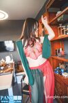 盤絲網兩個頂級模特兒超大尺度拍攝花絮流出，冷艷的灰絲美腿女神，各種大尺度露黑逼，曖昧挑逗的動作 攝影濕不硬才怪呢112期李沫