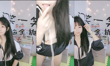 文静网红妹妹！难得收费房自慰！脱下内裤掰穴特写，手指扣入低低呻吟，翘起肥臀，娇喘极度诱惑